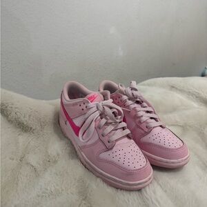 Nike Dunk Low Triple Pink